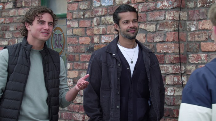 Idris and Brody in a scene from Coronation Street