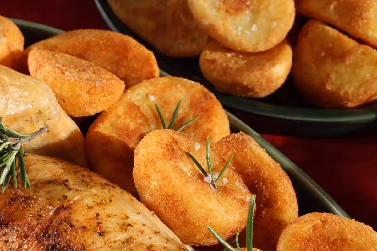 Crispy roast potatoes with rosemary