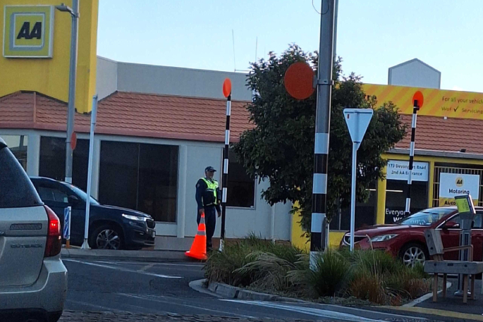 SunLive - Police cordon off Tauranga street during incident