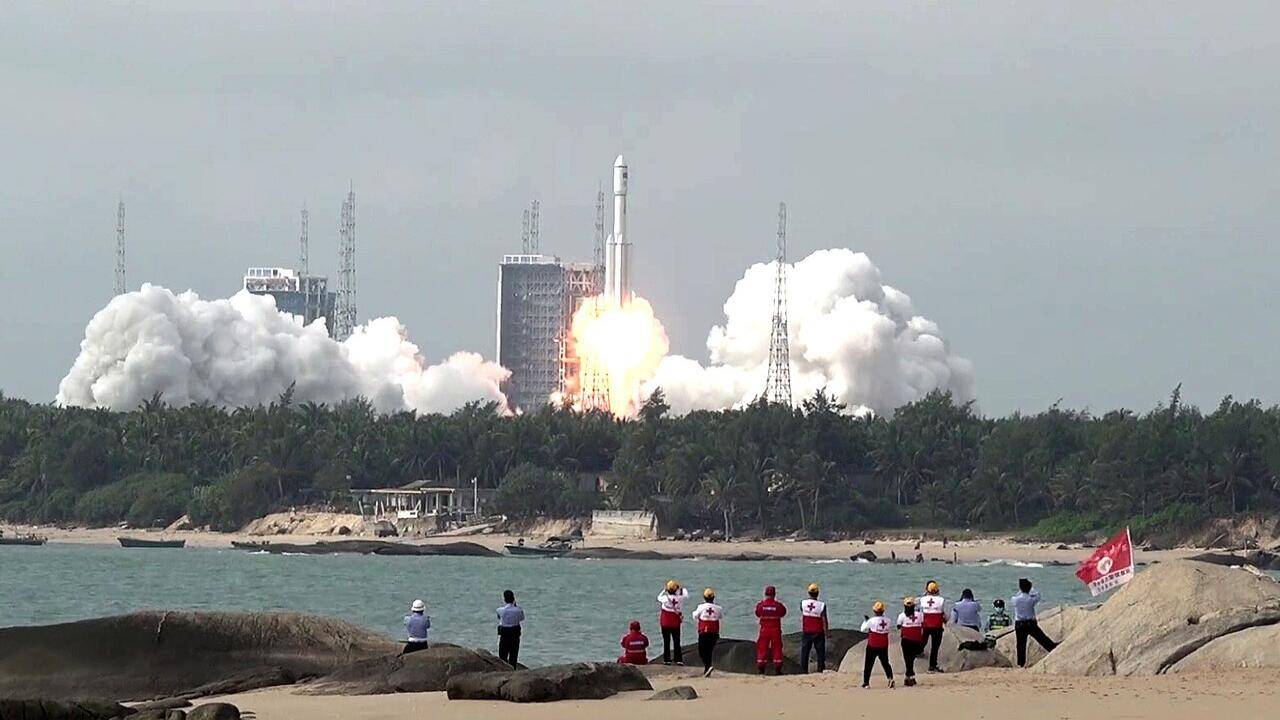 CZ-7 launch from Wenchang (Wiki) 1280px-CZ-7_launch_from_Wenchang