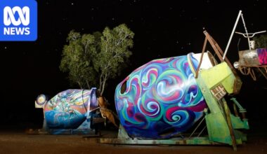 Street artists turn Lightning Ridge opal-mining equipment into outback spectacle