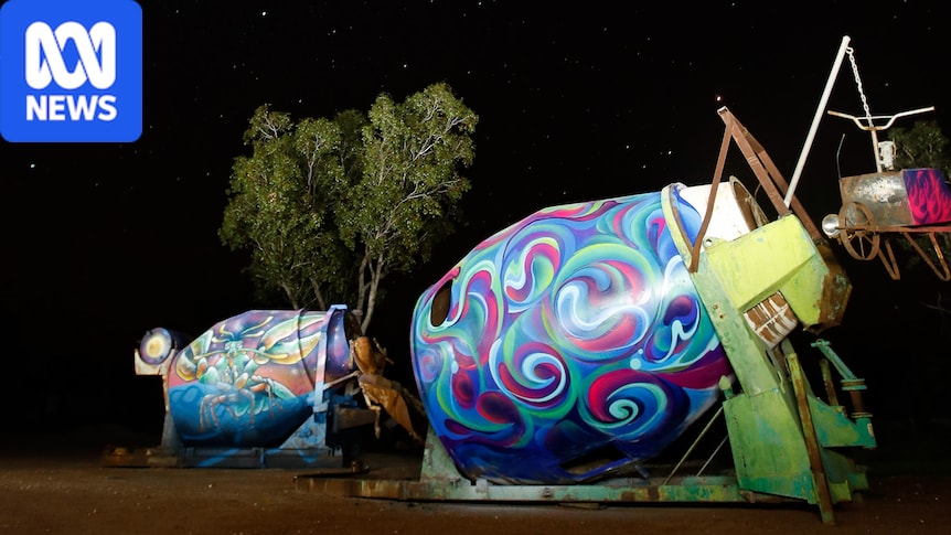 Street artists turn Lightning Ridge opal-mining equipment into outback spectacle
