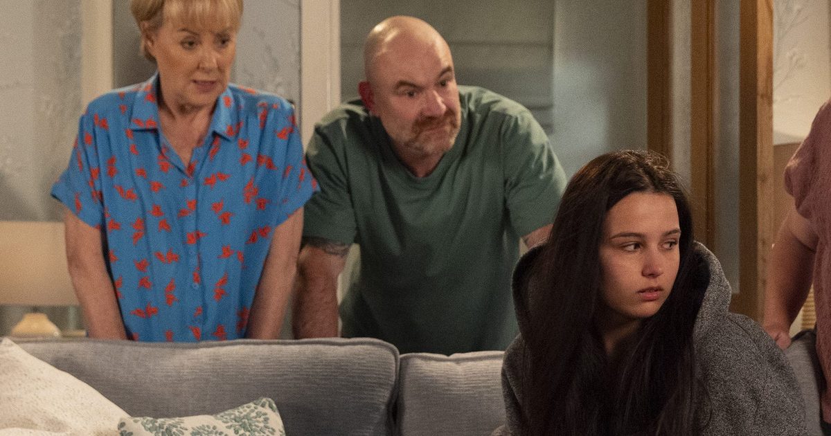 Coronation Street airs issues for Metcalfes as foster daughter arrives