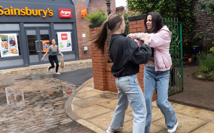 14_08_coro_lucy_lily_03 Jodie rushes towards Lily and Lucy, who are fighting, in a scene from Coronation Street