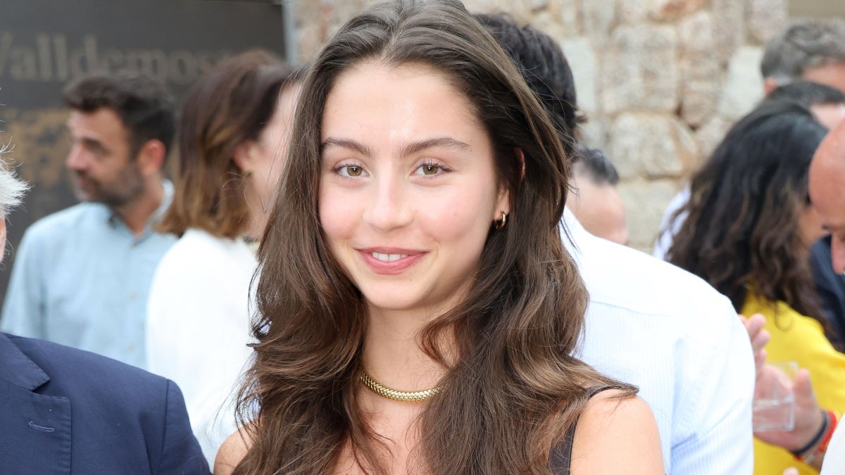 Carys Douglas surprises with her impressive Spanish during rare outing with dad Michael Douglas in Mallorca
