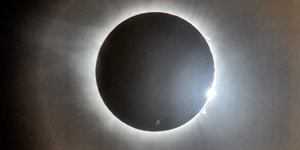 Tracking total solar eclipse, totality this Wednesday August 12