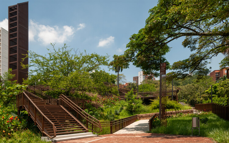 Cali Foothills Integral Corridor / Edward Conde Serna Arquitectos - Exterior Photography, Garden