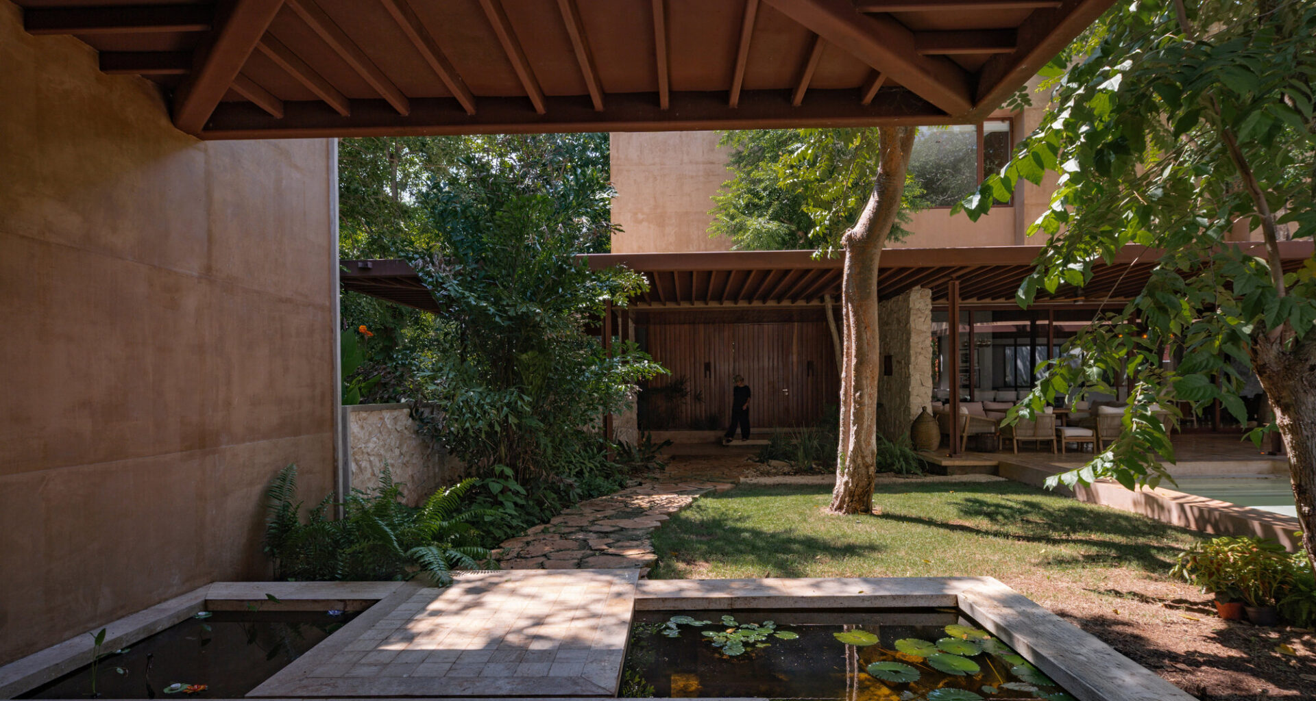 Sodzil House / Esencial Studio