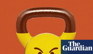 Hogging weights, loud grunting and sweaty benches: 11 gym dos and don’ts from fitness experts | Well actually