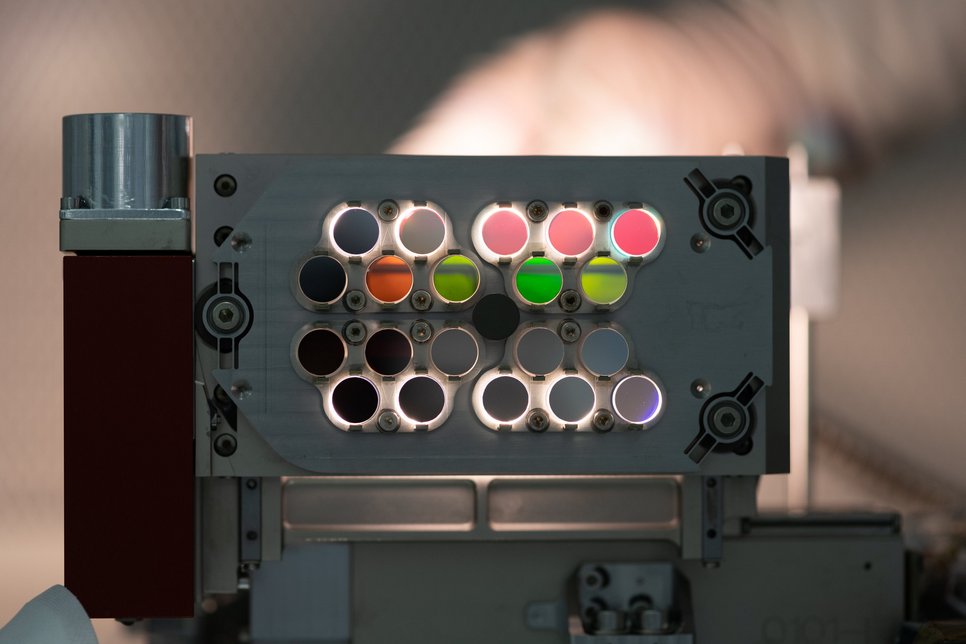 Optical Element with Filters in different color