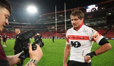 Sav in South Africa: Ethan's mo and Ian Kirkpatrick holds court