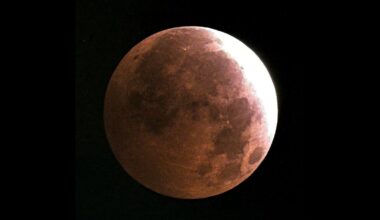 In Photos: Nearly Total ‘Blood Moon’ Eclipse Stuns Skywatchers