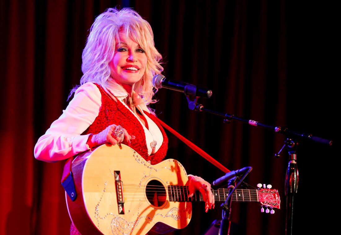 Dolly Parton performing in Nashville, Tennessee in 2014.