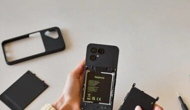 A User-Repairable Smartphone Finally Comes to the 'States