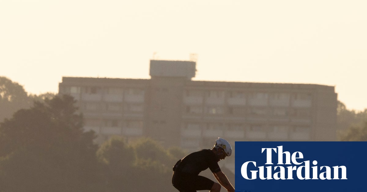 Heatwaves show UK must do more to promote sustainable transport, campaigners say | Public transport