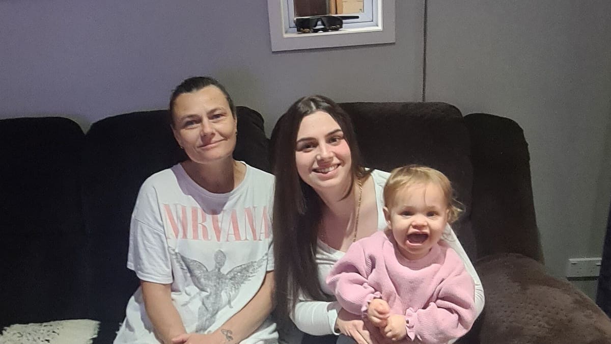 Mother rushes baby turning ‘blue’ to hospital after ambulance not dispatched