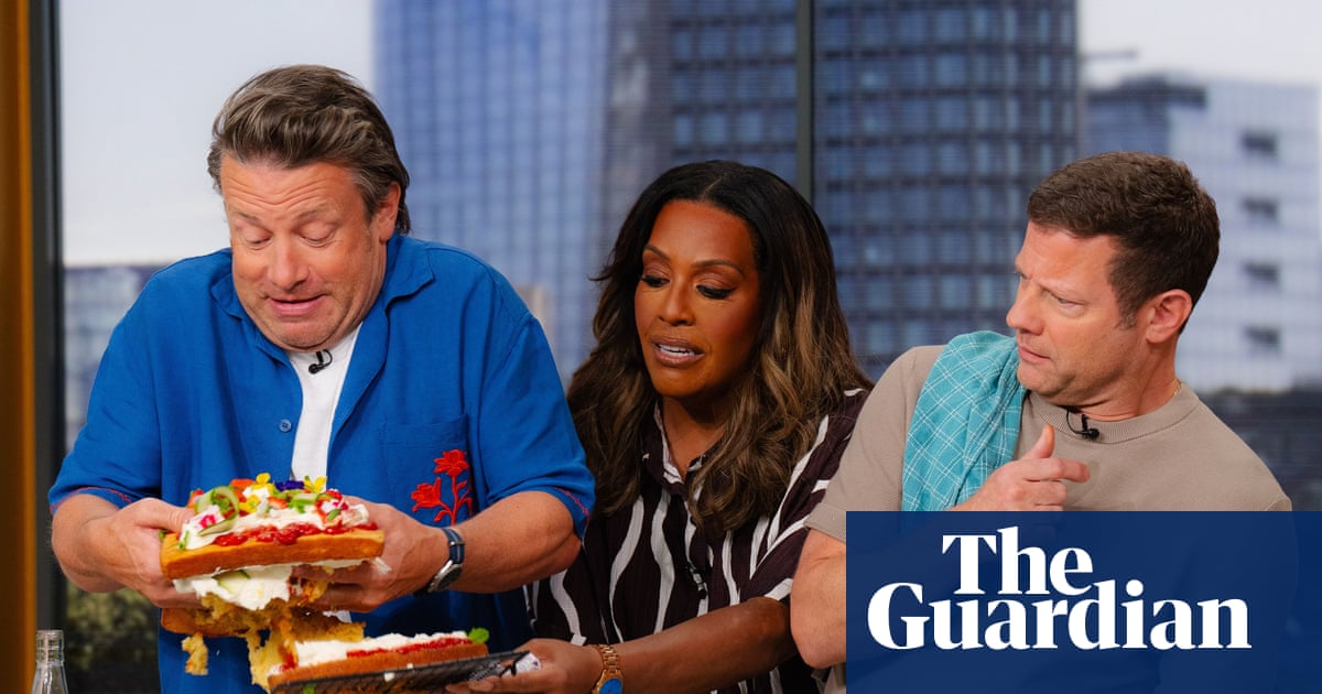 Jamie and Jools Oliver pay themselves £1.5m dividend as profits almost halve | Jamie Oliver