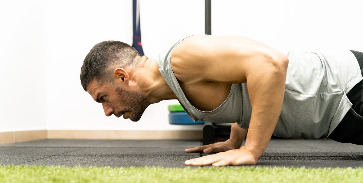 Former Navy SEAL Shares His Simple 2-Week Protocol for Increasing Your Max Push-Ups