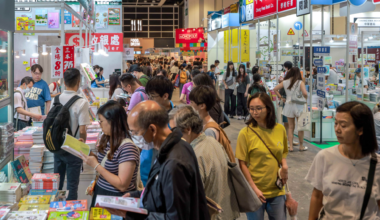 Expert: Triple-virus outbreak strikes HK, with peak still to come