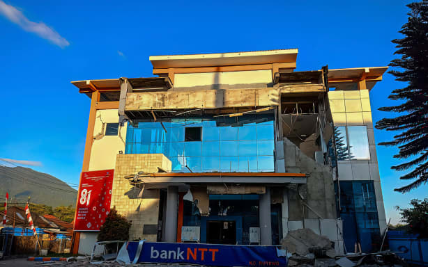 A damaged building is seen following a 7.0-magnitude earthquake in Ruteng, Manggarai, East Nusa Tenggara, on August 15, 2026. A strong 7.7-magnitude earthquake struck off Flores island in eastern Indonesia early on August 15, the US Geological Survey and Indonesian authorities said, triggering a tsunami warning and prompting hundreds to evacuate. (Photo by SELO / AFP)