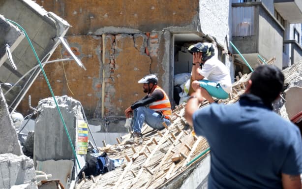People look at a collapsed building after an earthquake in Manizales, Colombia, on 10 August 2026. A powerful earthquake rocked Colombia and neighbouring Latin American countries on August 10, 2026, with medical teams rushing to help victims after buildings were damaged or collapsed in several cities.