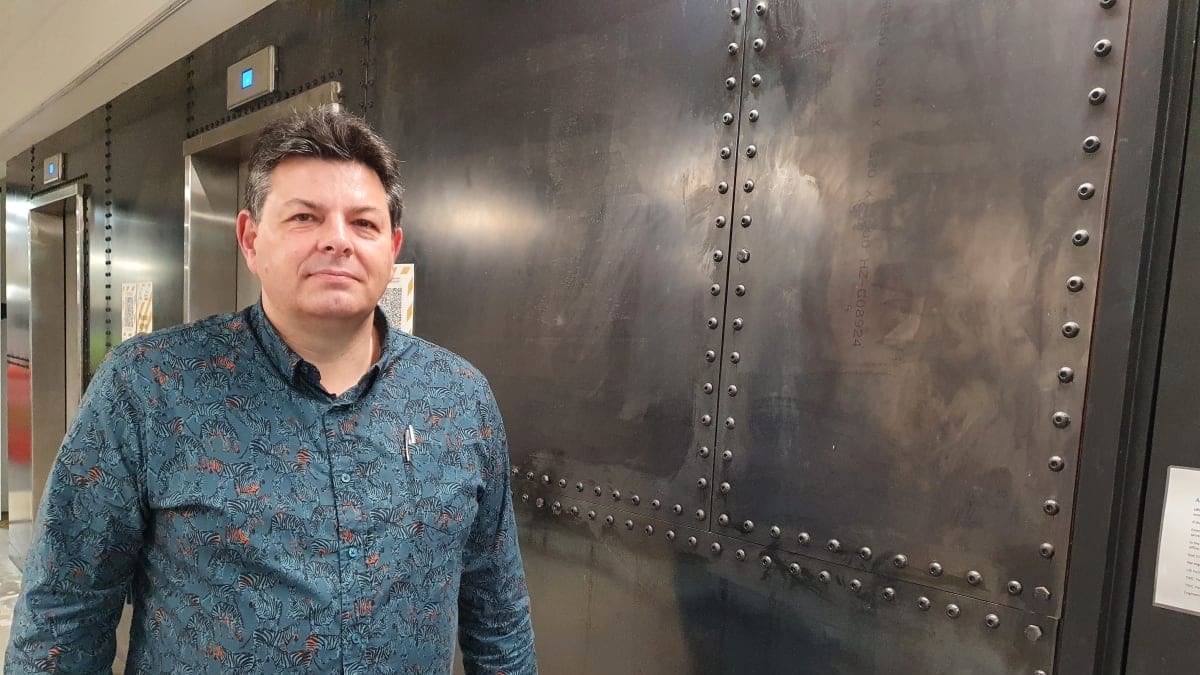 Electrical expert’s experiment with soon-to-be unbanned switch sends 200 volts to toaster