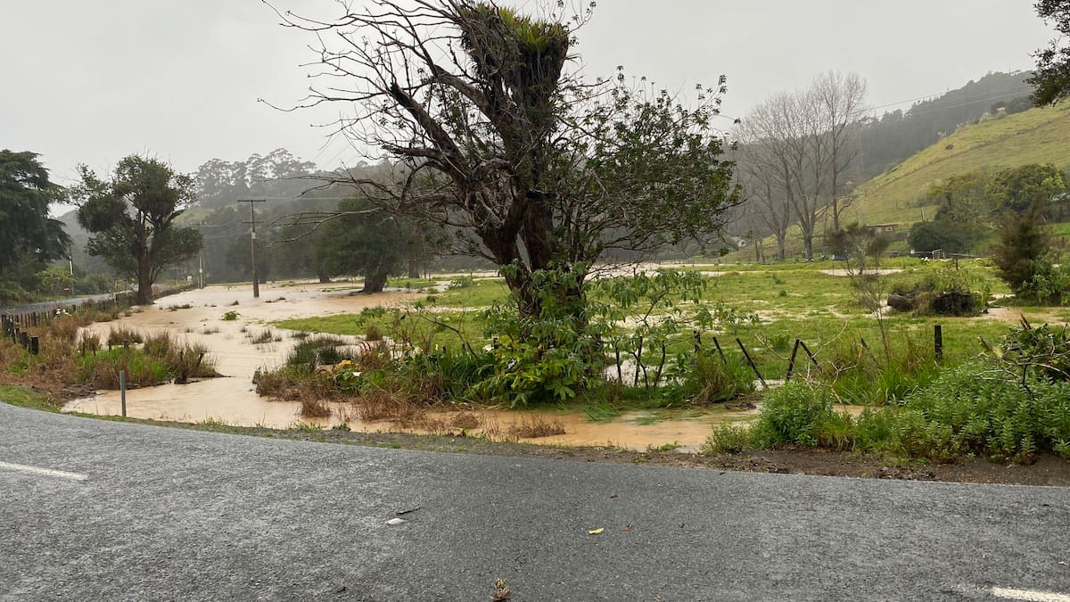 Northland flooding: Heavy rain closes roads as rivers rise