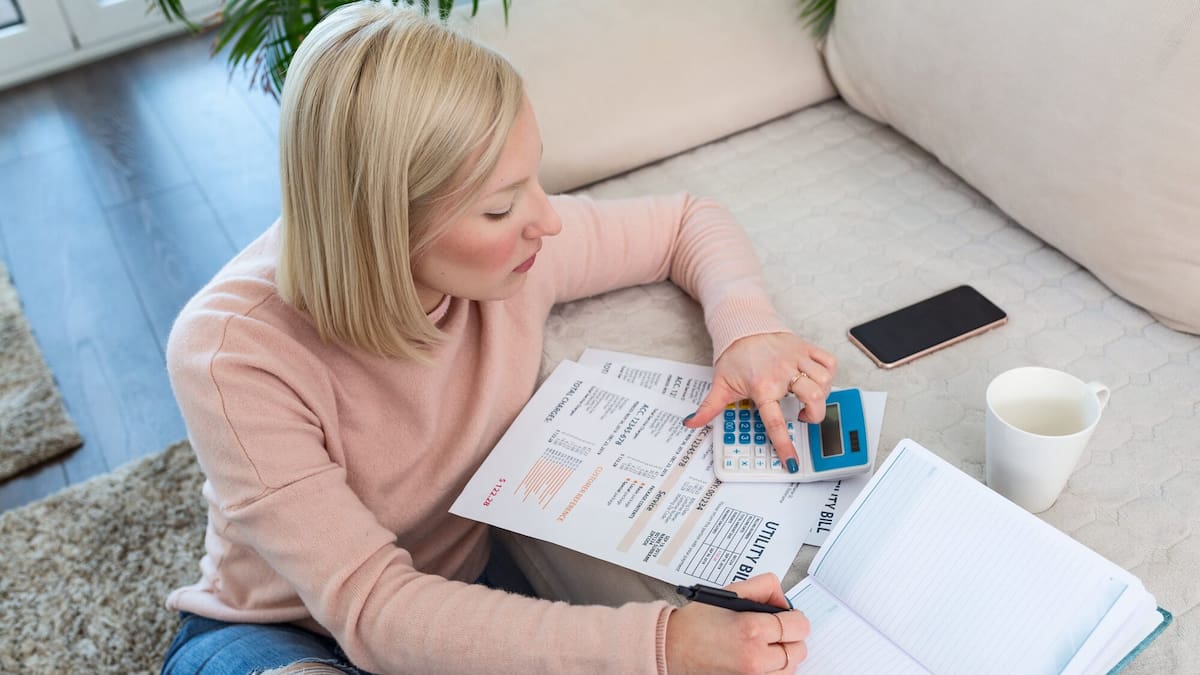 Automatic saving tips: How round-ups, Feijoa and Sharesies Investback work - Nadine Higgins