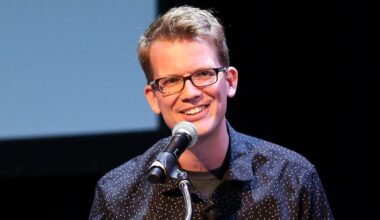 YouTuber Hank Green Says He Uses AI 'Too Heavily' in Apology to Fans