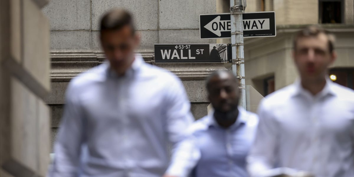 US Economy Is Close to a Recession, 2 Warning Signs: Economist