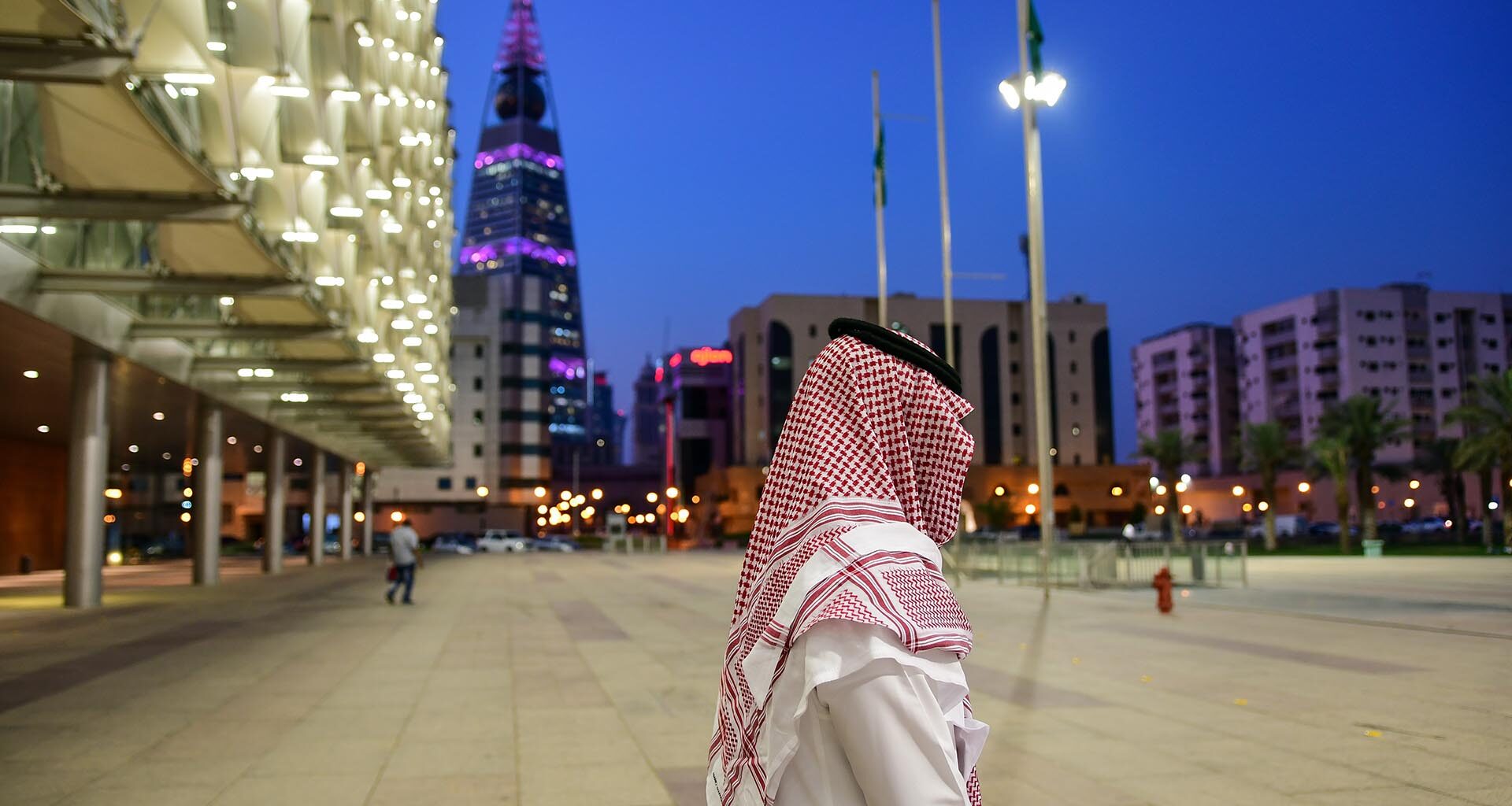 Conflict dents Saudi GDP, but oil price shrinks 2Q deficit