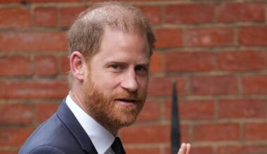 Prince Harry dubbed a ‘traitor’ as fans rage about new 4-word title | Royal | News
