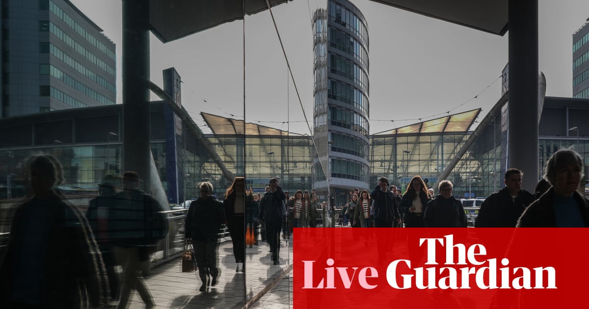 UK employment market shows ‘rays of light’ for jobseekers with upturn in pay, study shows - business live | Business