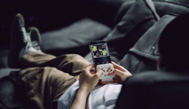 The 8BitDo FlipPad turns your Android phone into a Game Boy