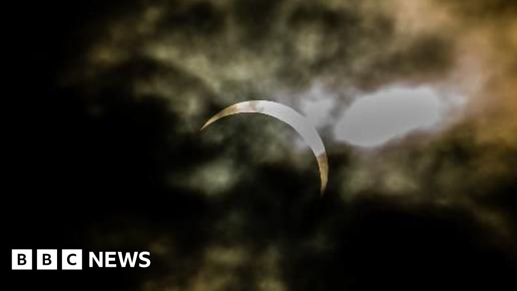 Cloudy skies lead to mixed fortunes for Scotland's eclipse hunters - BBC