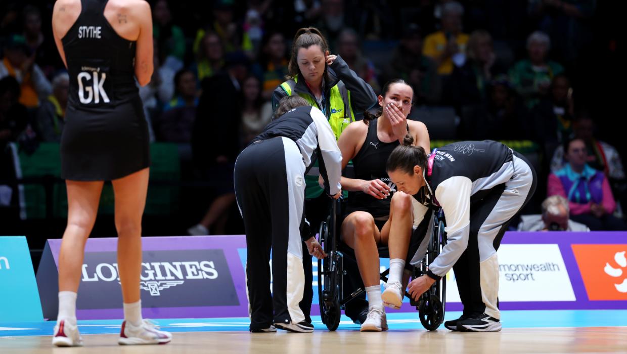 Silver Fern Catherine Hall ruptures ACL ahead of England semifinal at Commonwealth Games - Stuff