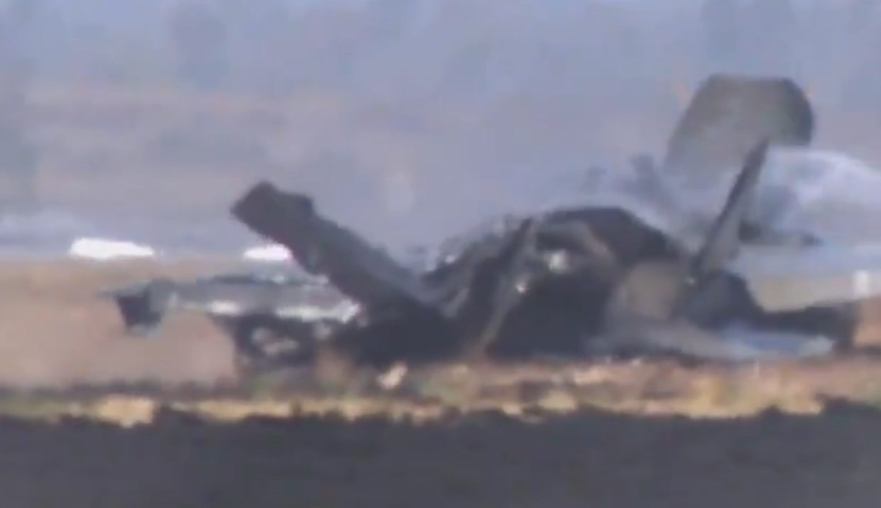 Footage shows aftermath of US stealth fighter jet crash - Stuff