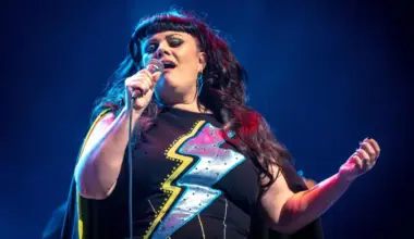 ‘People like her are thin on the ground’: NZ’s own country star on the life of Dolly Parton - Stuff