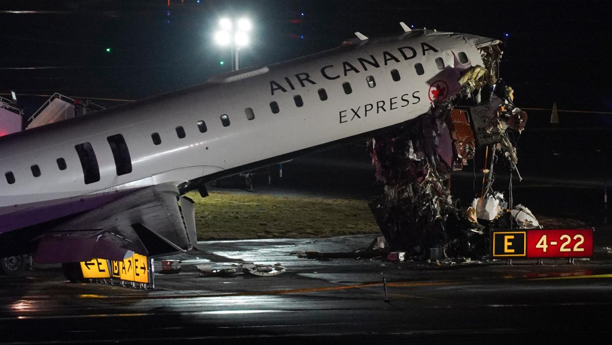 Two air traffic controllers left work early before deadly crash - Stuff