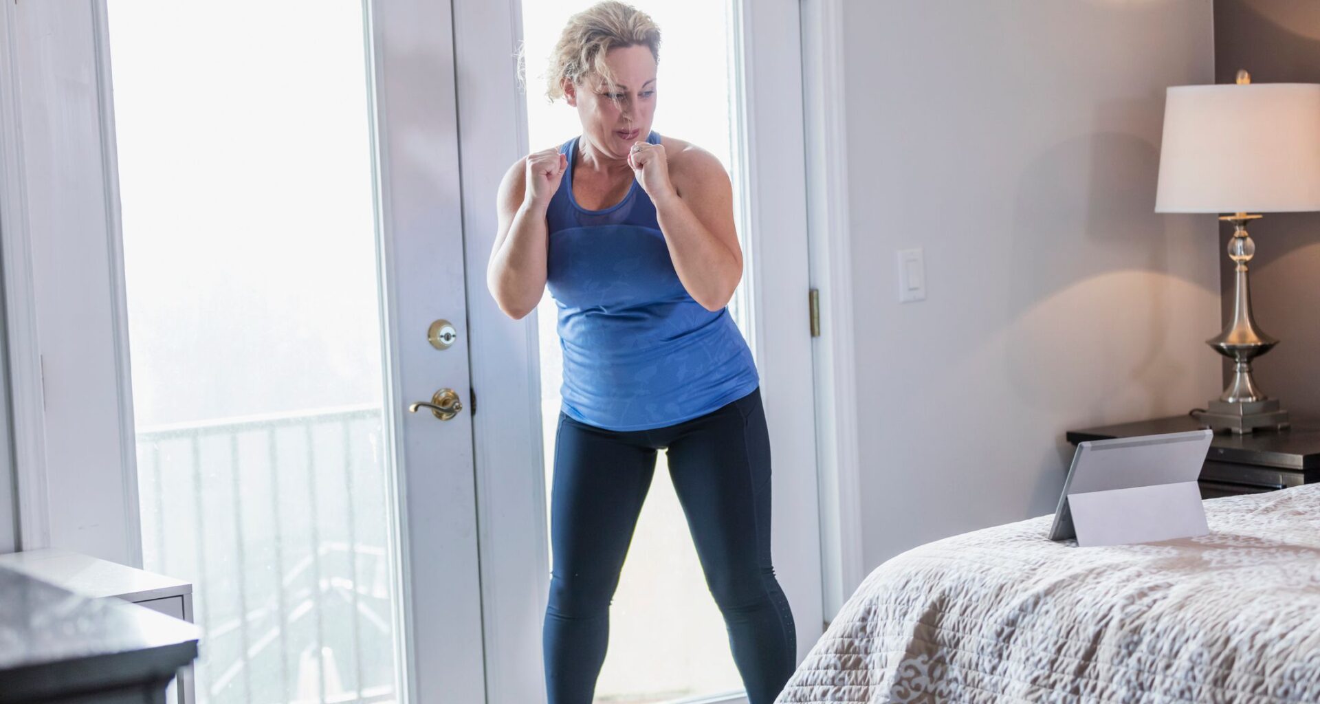 All you need is 10 minutes to do this trainer’s beginner-friendly HIIT workout—no equipment needed