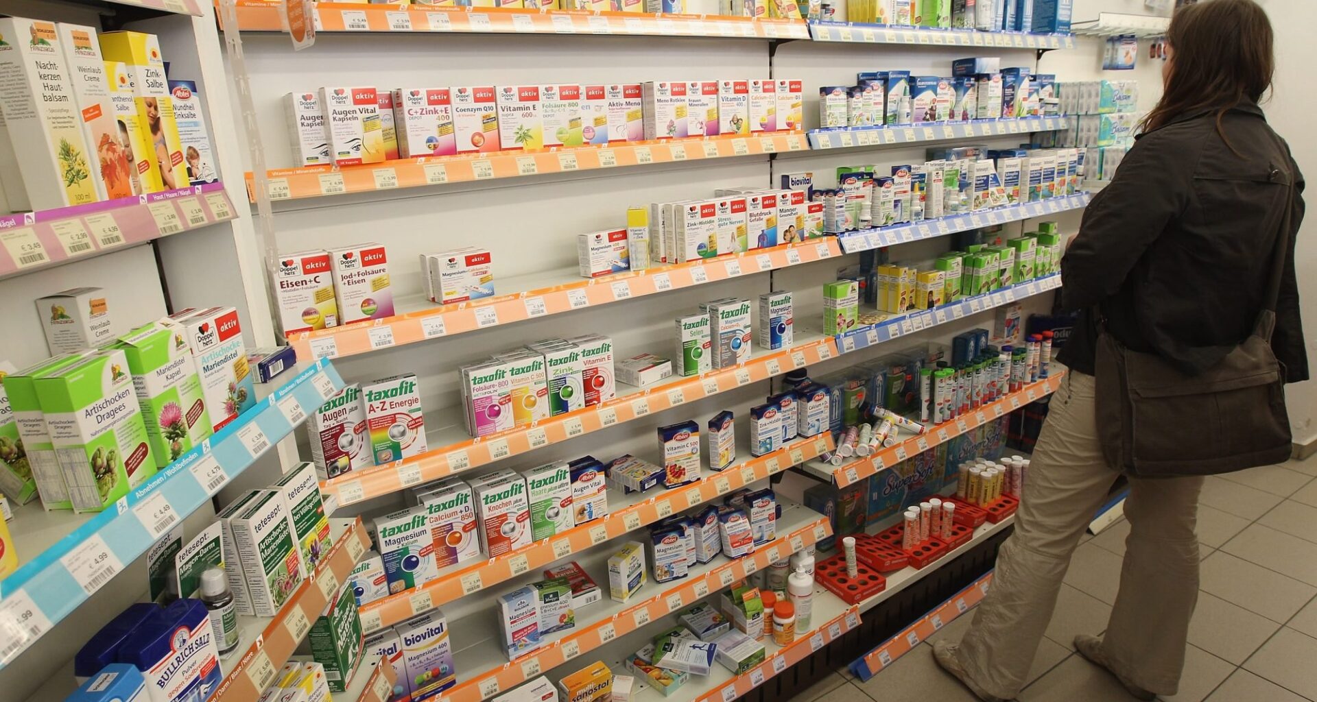 Supplements to Support Your Skin in Your 20s, 30s and 40s