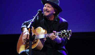 Watch Eddie Vedder Busk in Dublin in Honor of Glen Hansard