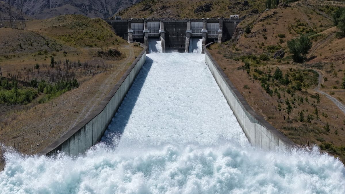Meridian Energy returns to $130m profit after drought-hit loss, promises to keep energy price increases below inflation in coming year