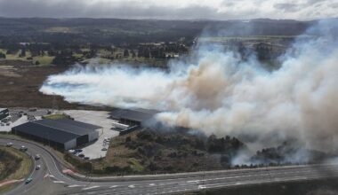 Taupō fire: Roads reopened after high winds drove vegetation fire near businesses