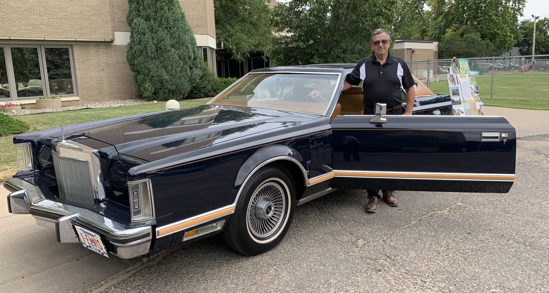 Longtime fan views Elvis’ former car
