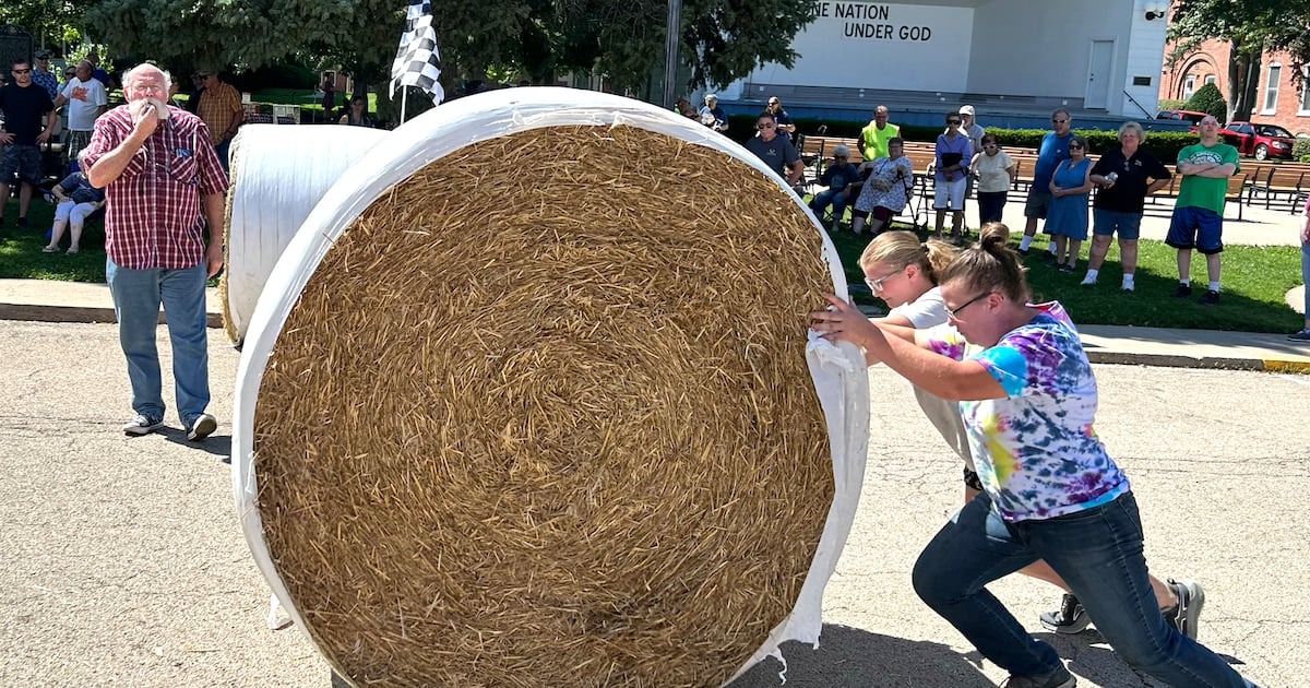 Mt. Morris StrawFest celebrates sculptures, straw bale race winners – Shaw Local