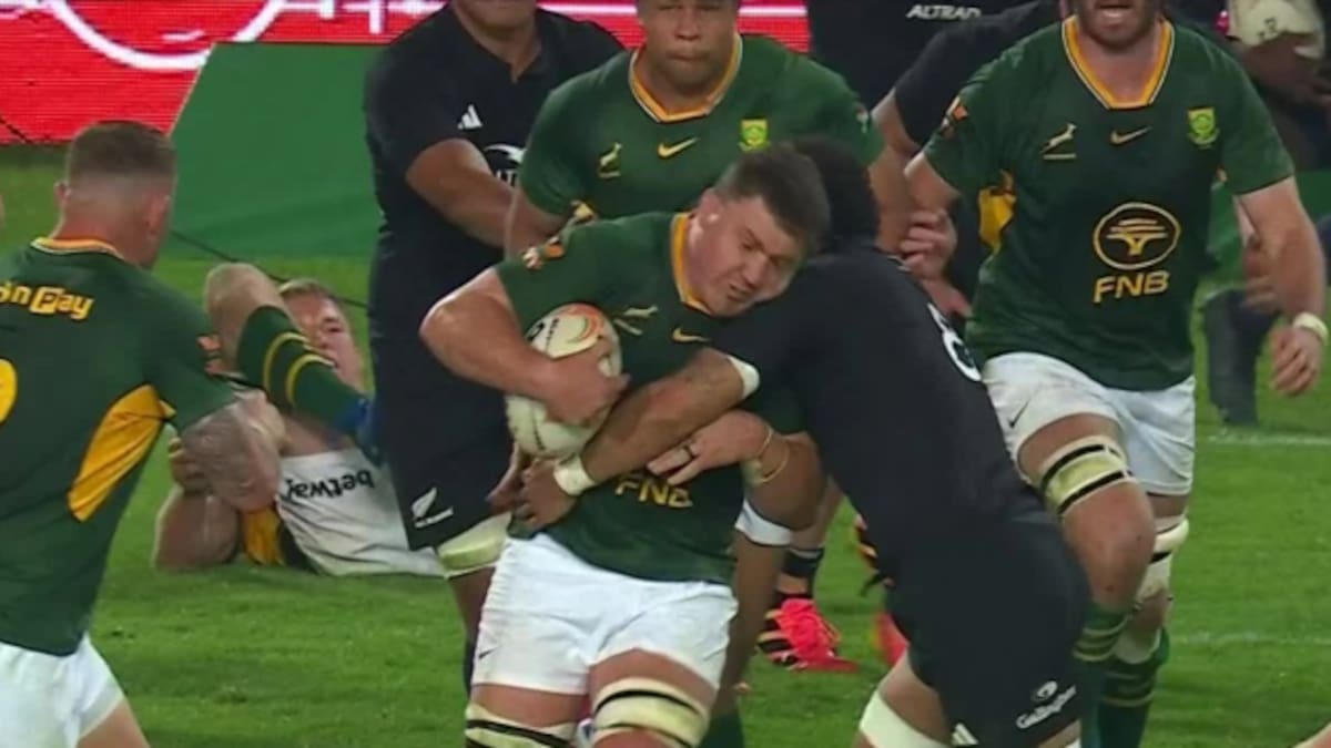 All Blacks v Springboks: Referee Matthew Carley overrules TMO on Ardie Savea tackle, leaving fans fuming