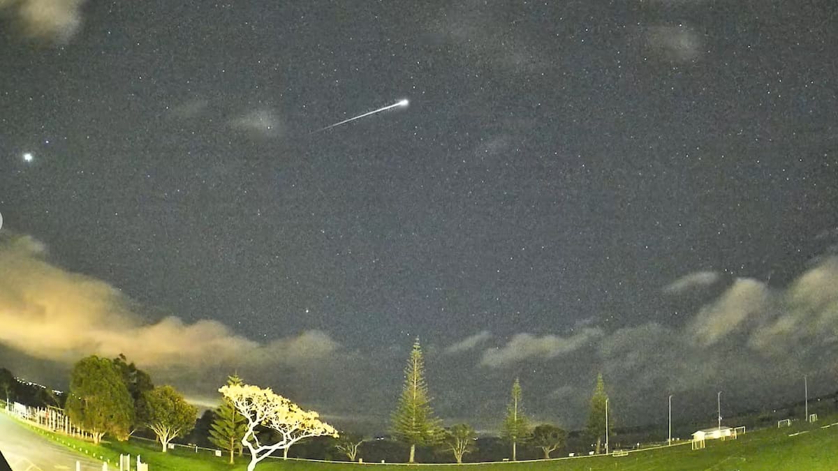 North Island fireball: Bright green meteor streaks across sky
