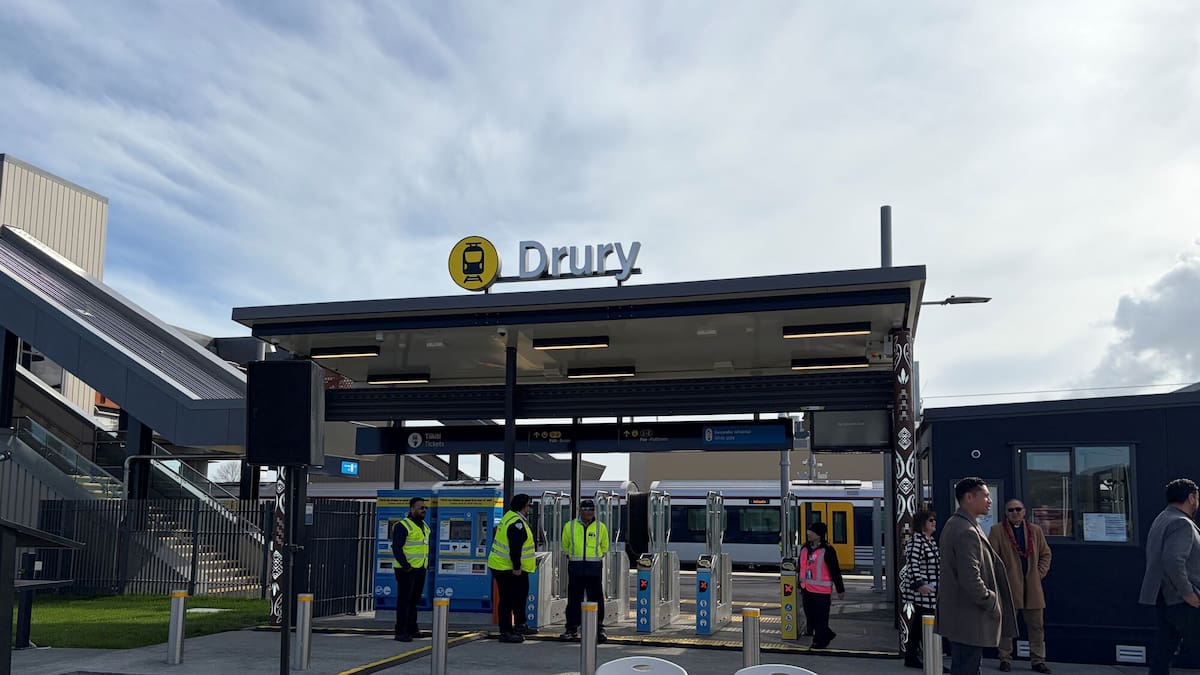 Drury, Paerātā railway stations open with peak services every 10 minutes
