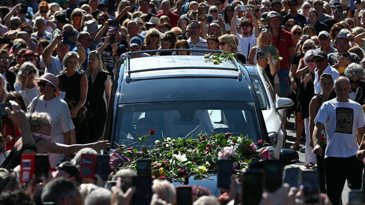 Crowds turn out for ‘Total Eclipse’ singer Bonnie Tyler’s funeral